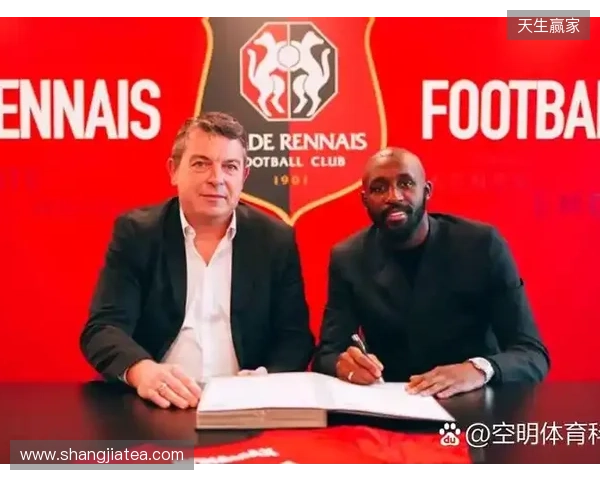 罗马诺：切尔西正与福法纳就本赛季冬窗的永久转会进行协商